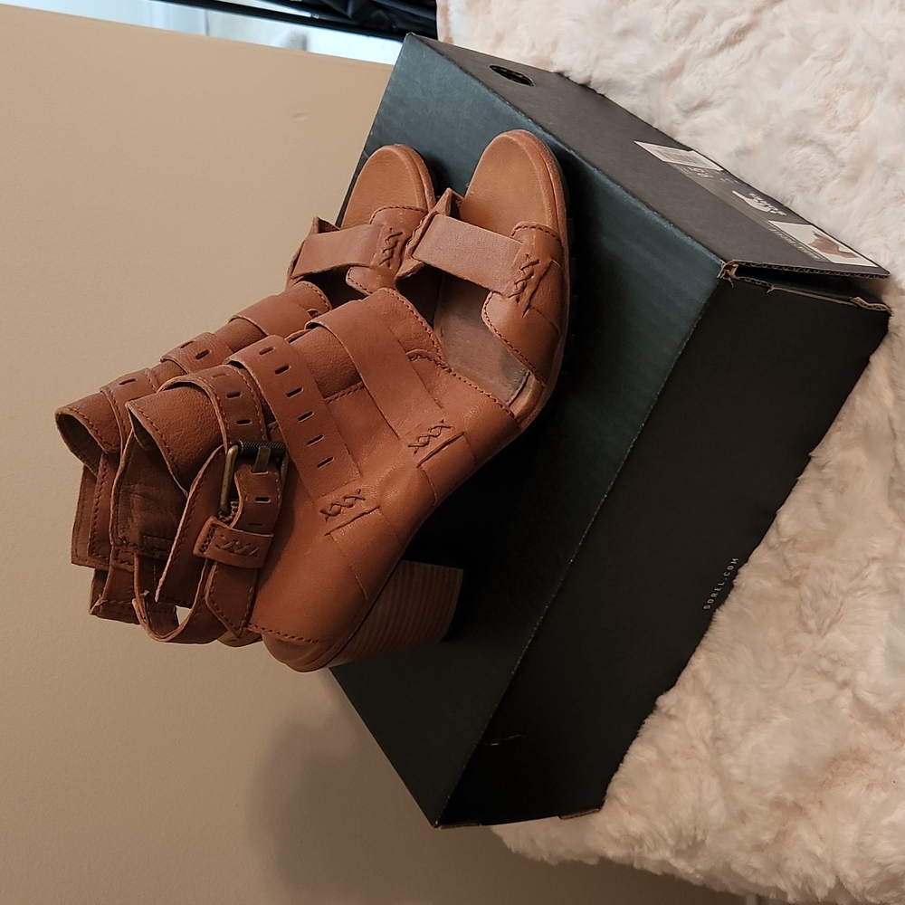 Sorel Nadia Buckle Strap Open Toe  Block Heel Sandal in Camel Brown 9.5
